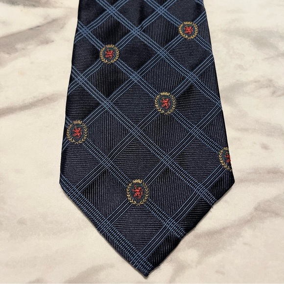 Tommy Hilfiger 100% Silk Blue Plaid Tie w Crest - Picture 5 of 5